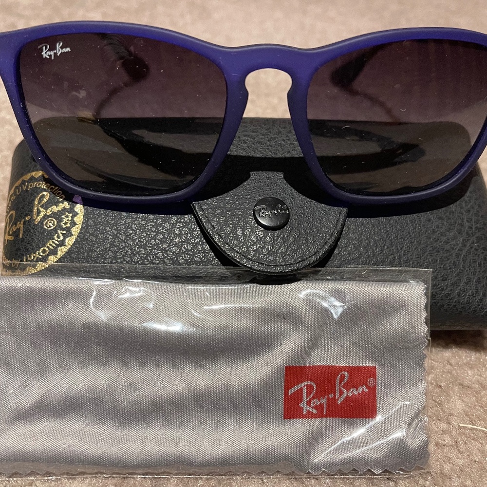 RAY BAN NEW WITH CASE AND CLEANING CLOTH